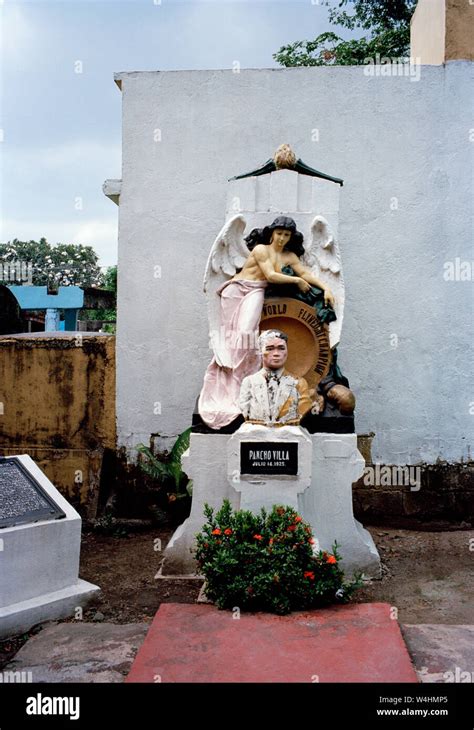 Manila North Cemetery, Manila, Metro Manila, .